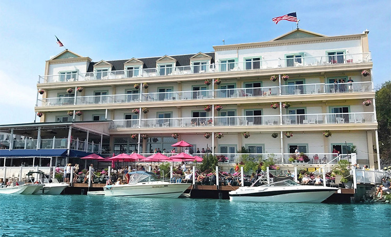 outside view of chippewa hotel waterfron